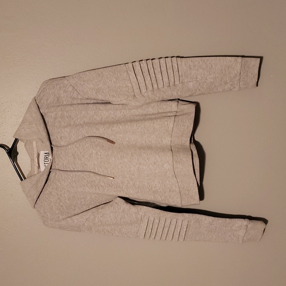 Victoria's Secret Sweaters - Victoria's Secret Victoria Sport womens cropped hoodie